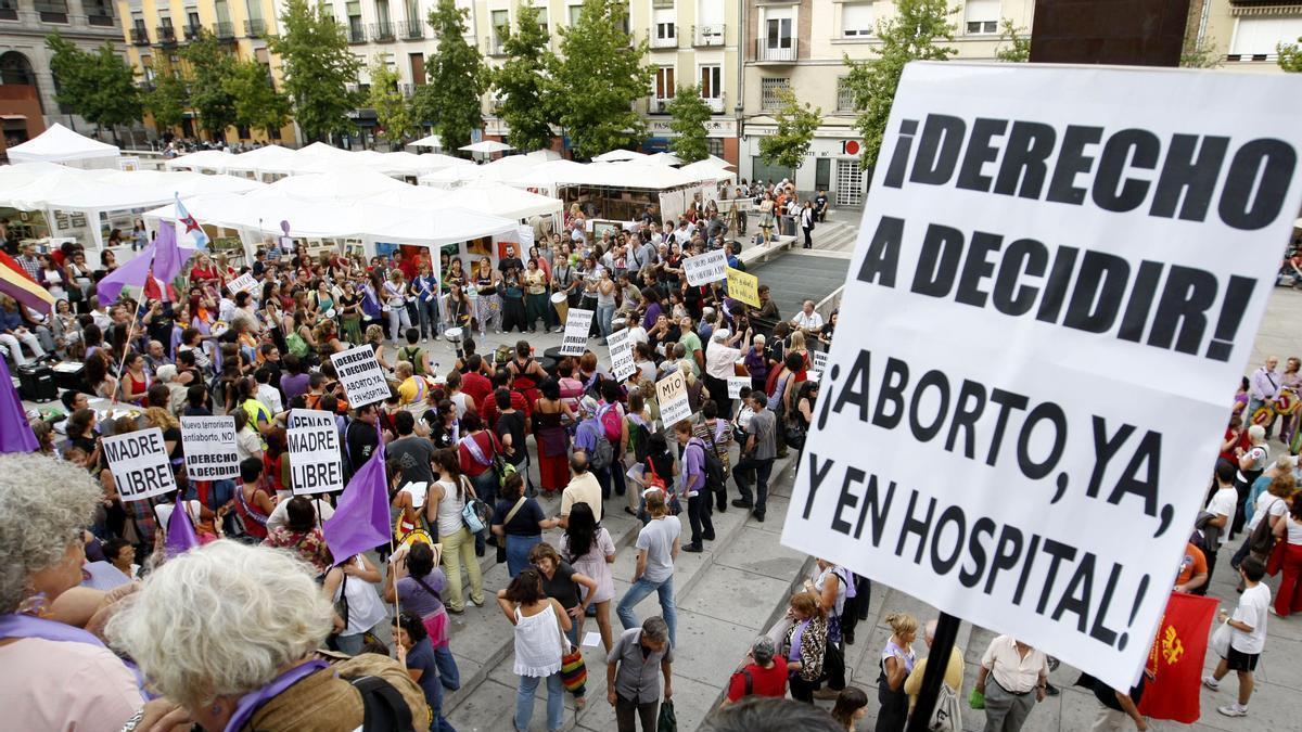 Imagen de archivo de una concentración en defensa al derecho al aborto en centros públicos.