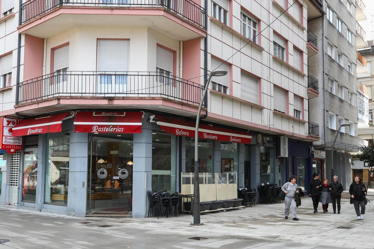 La pastelería de la cadena Yoli en la calle Arzobispo Lago, ayer.