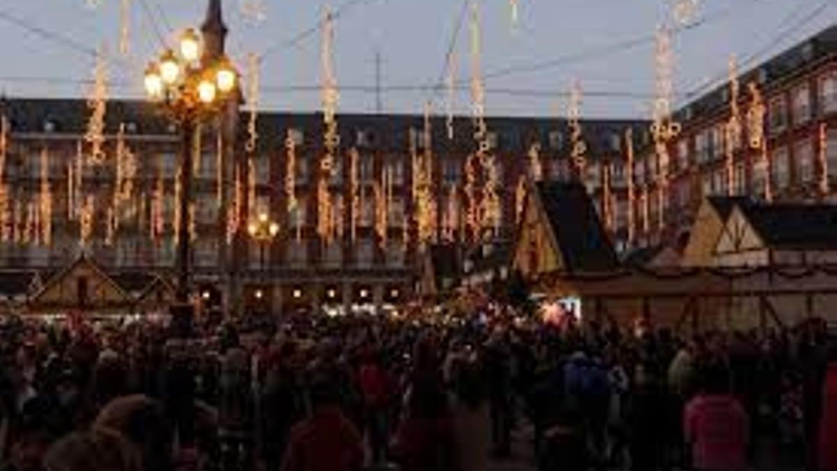 El mercadillo navideño de la plaza Mayor de Madrid.