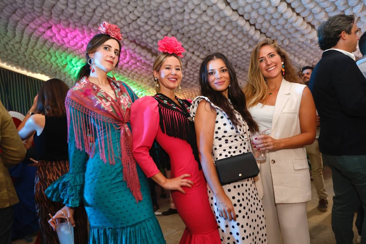 El tardeo se impone en las casetas de la Feria de Córdoba para disfrute de propios y extraños