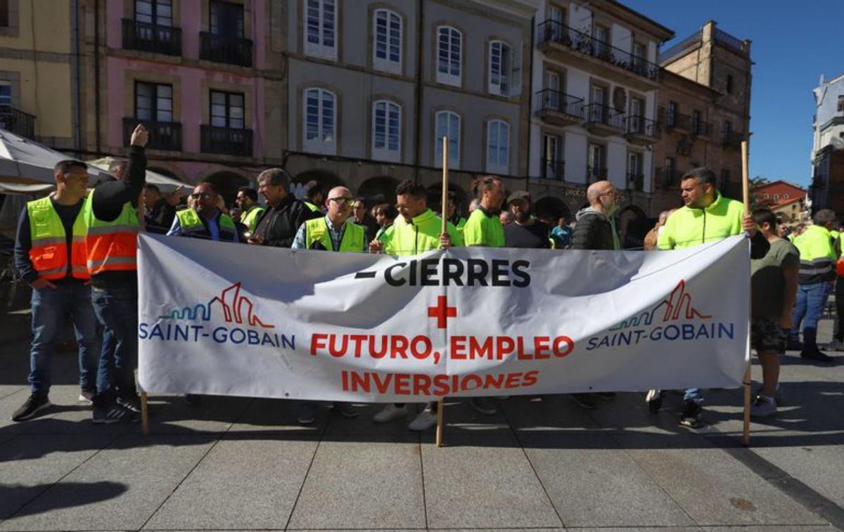 &quot;El objetivo es que ningún trabajador quede colgado&quot;, proclama el comité de Saint-Gobain