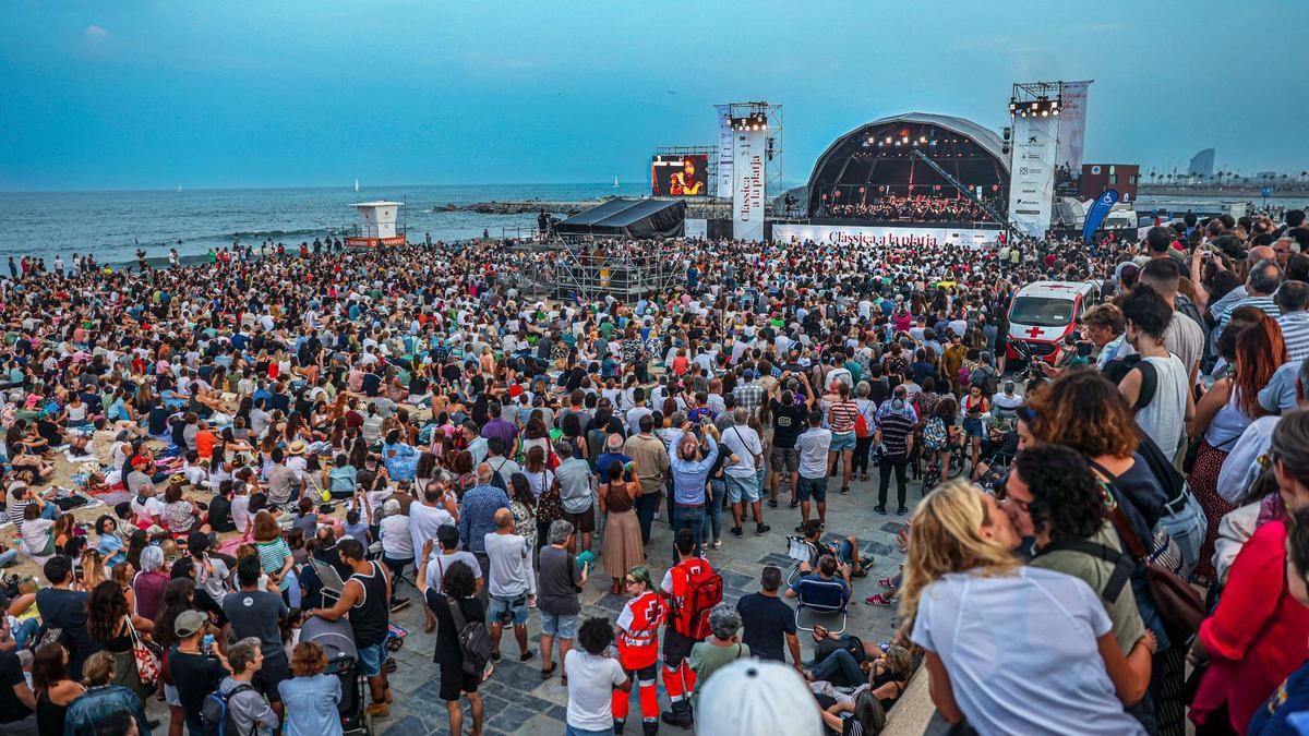 El Liceu va omplir la platja de música