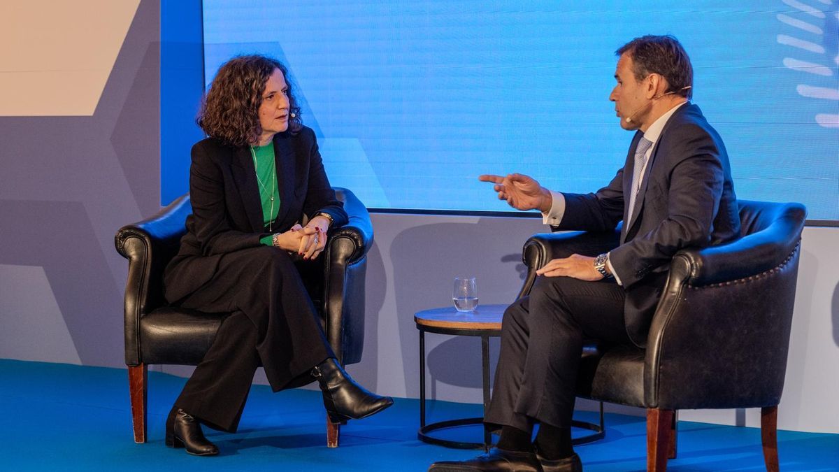 Gemma Martínez, directora adjunta de El Periódico, dialoga con Jaume Masana, director general de negocio de CaixaBank.