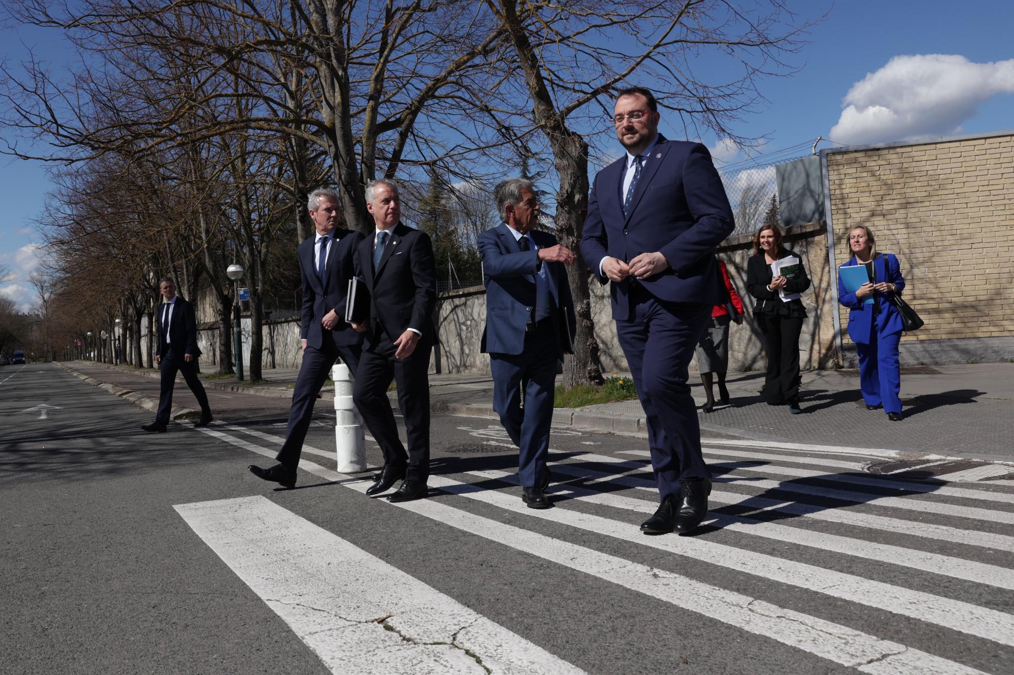 En imágenes: Así fue la cumbre de Vitoria, con los presidentes de Asturias, País Vasco, Galicia y Cantabria