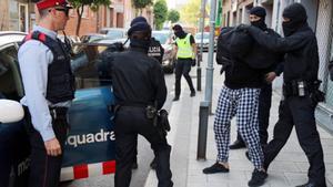 Operación contra el yihadismoe en Cornellà, el pasado abril.