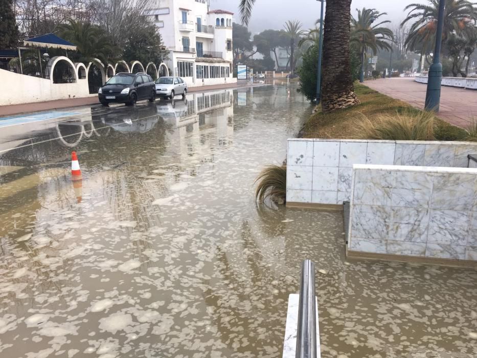 La llevantada a l''Estartit ha inundat diversos carrers