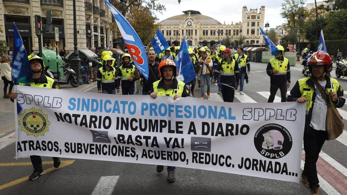 Pancarta del SPPLB demandando a Lluïsa Notario que cumpla sus compromisos.