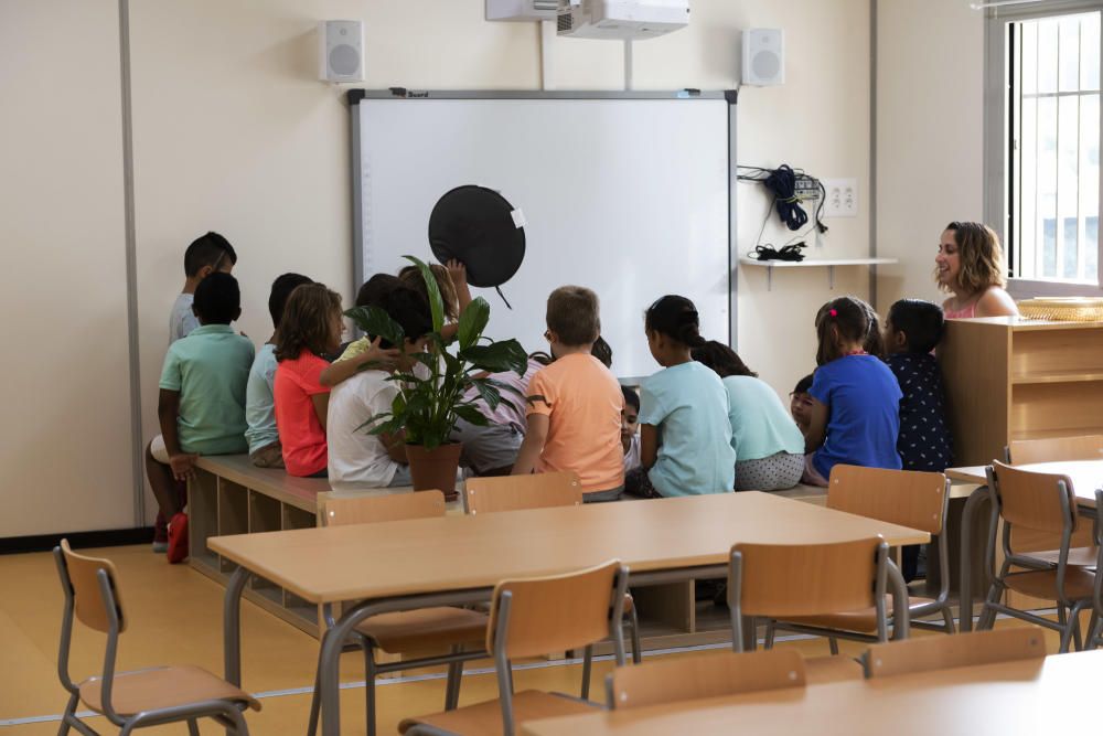 Inici del curs escolar a la nova escola de les Bases