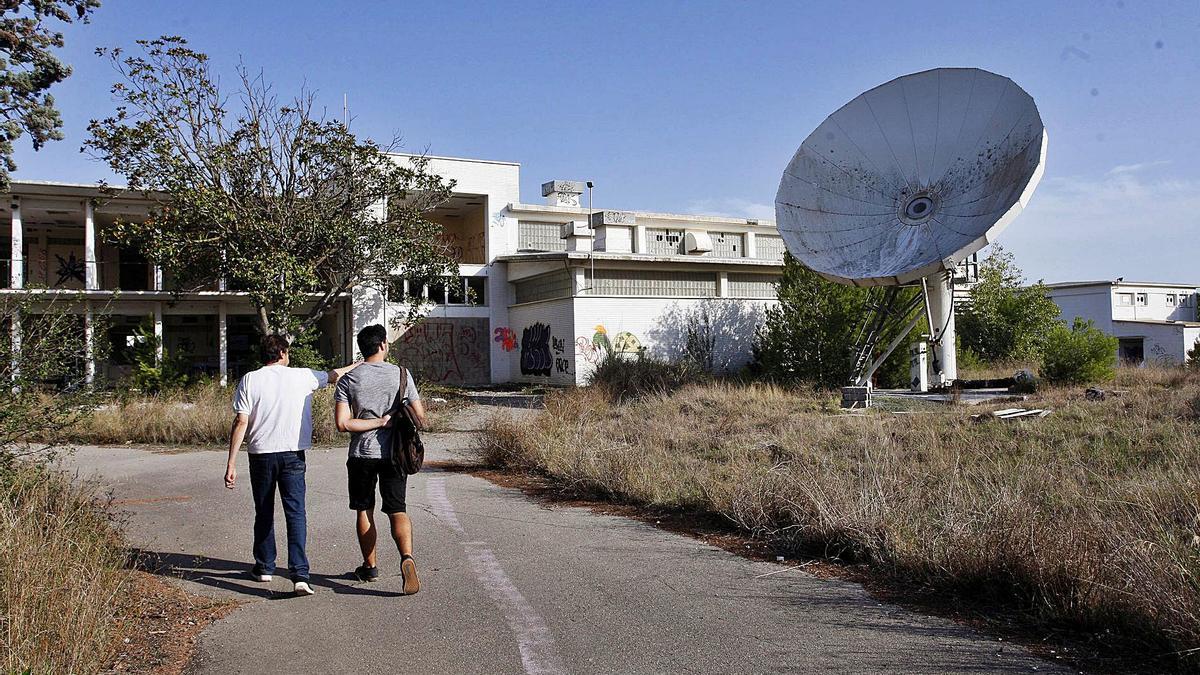 Les instal·lacions de Ràdio Liberty després de patir atacs vandàlics, ara fa un any. | MARC MARTÍ