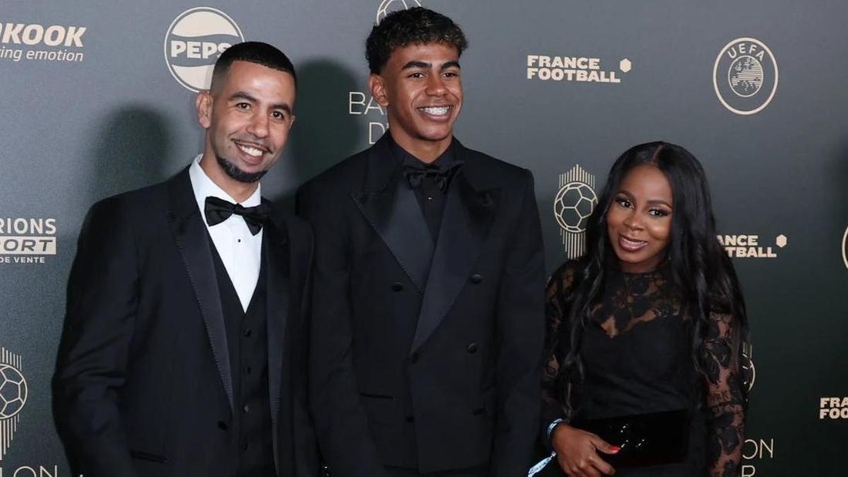 Lamine Yamal con sus padres Sheila Ebana y Mounir Nasraoui