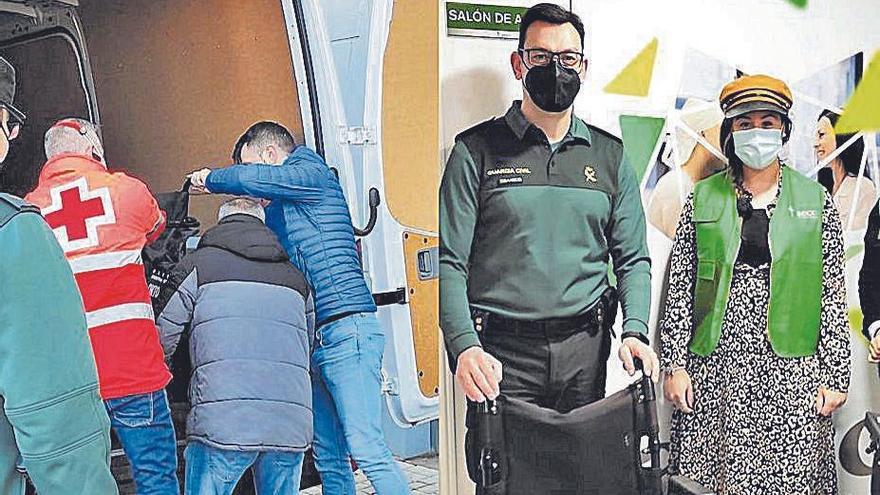 La Guardia Civil colabora con la AECC en el traslado de sillas. | Cedida