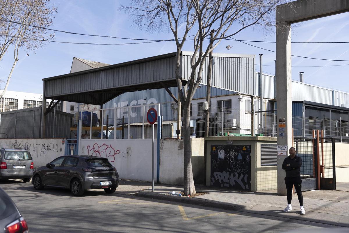Fabrica de frenos Tenneco, en Badalona, denunciada por vecinos por emitir niveles de contaminación atmosférica superiores a los permitidos