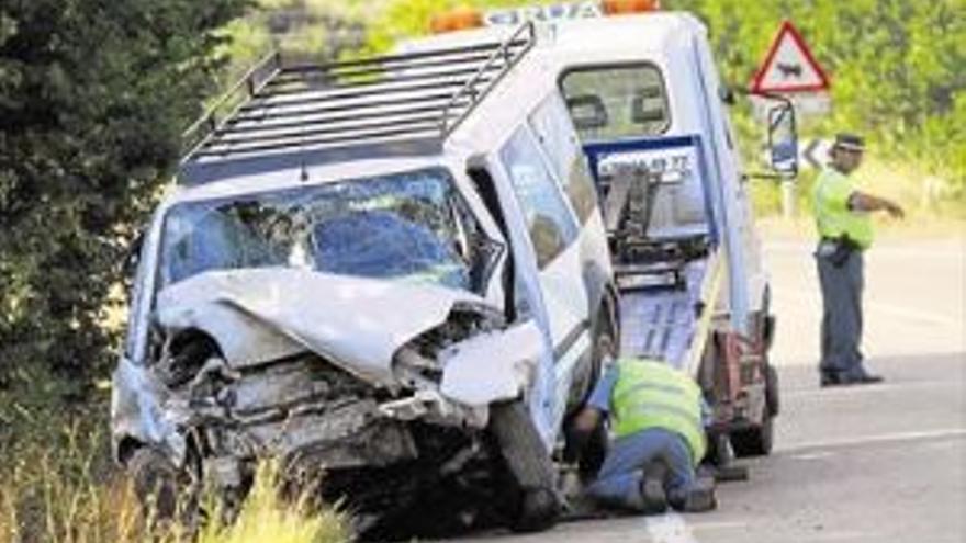 Un muerto tras salirse de la CV-10 y chocar con una rampa de hormigón