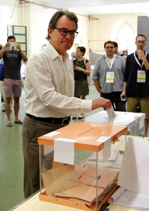 ARTUR MAS VOTA EN BARCELONA