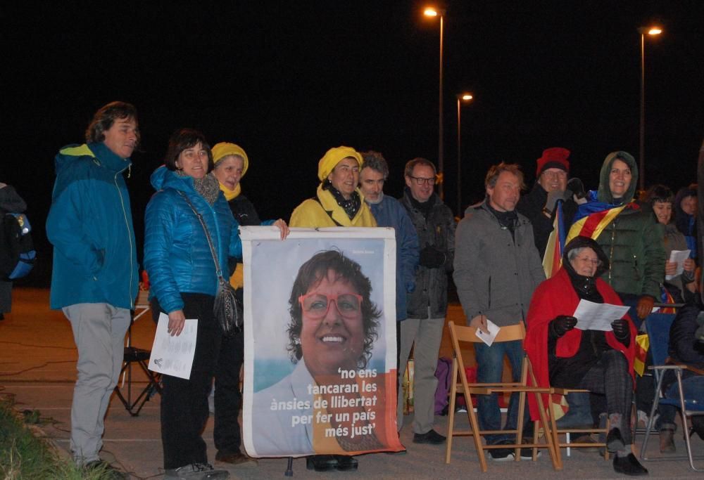 Divendres al Puig de les Basses de Figueres per desitjar «bona nit» a Dolors Bassa