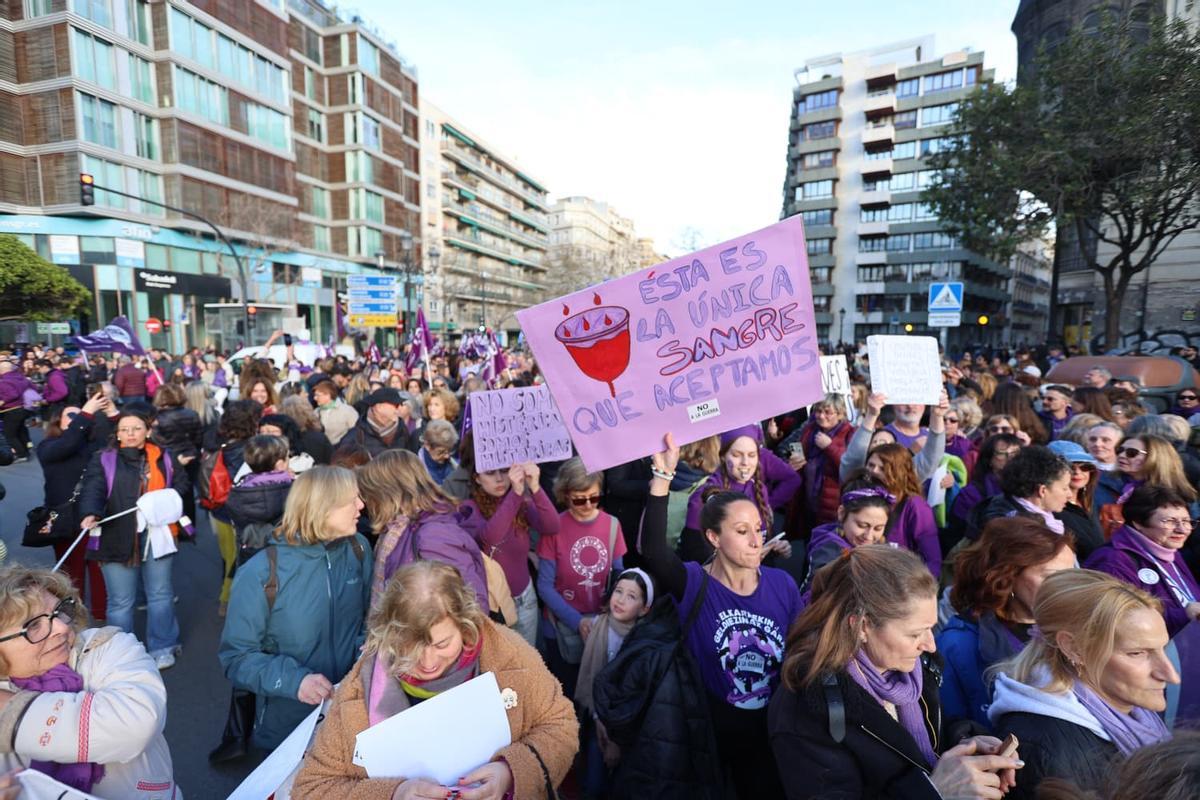 8M en València 2026: Las calles de València se tiñen de morado en el día de la mujer