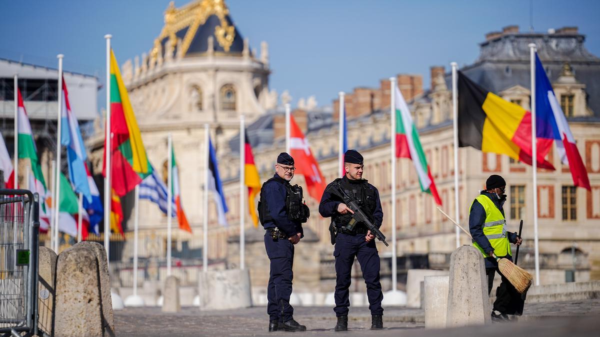 Dos agentes de Policía francesa.