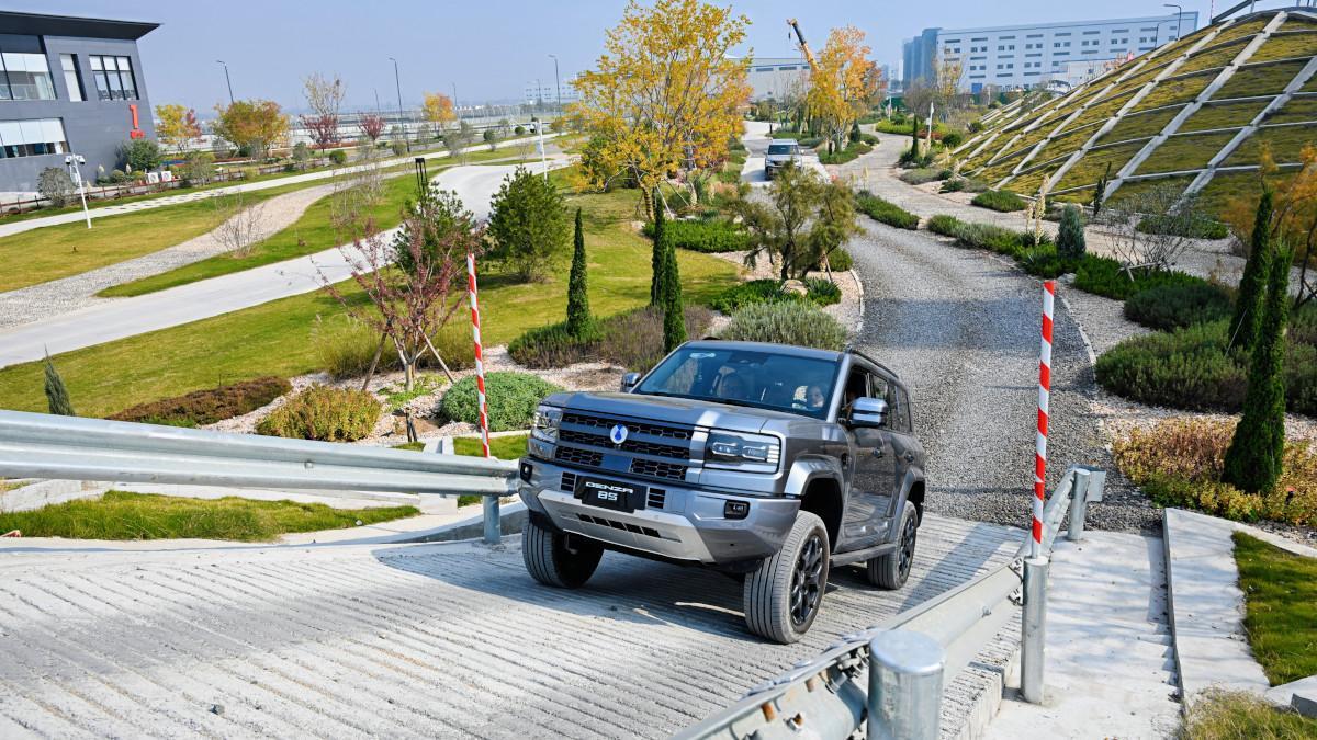 Prueba en el off-road park con el futuro Denza B5