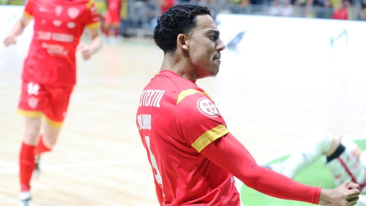 Pulinho celebra umo de los goles marcados por el Córdoba Futsal.