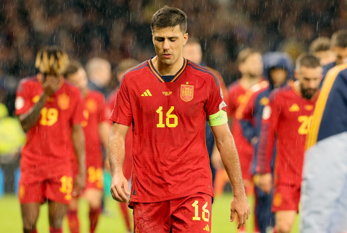 Rodri, al final del partido en la derrota ante Escocia. 