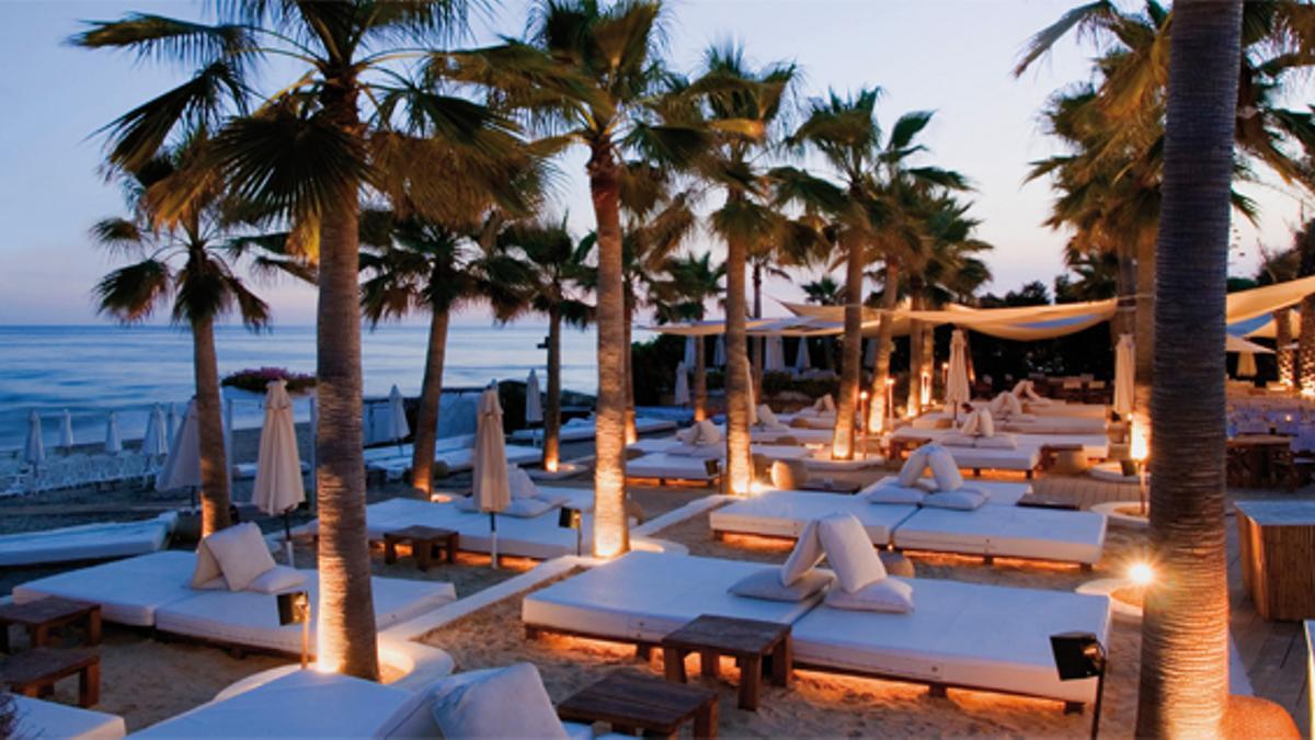 El Nikki Beach deMarbella es unclub exclusivo quepresume de organizarlas fiestas más sexys.