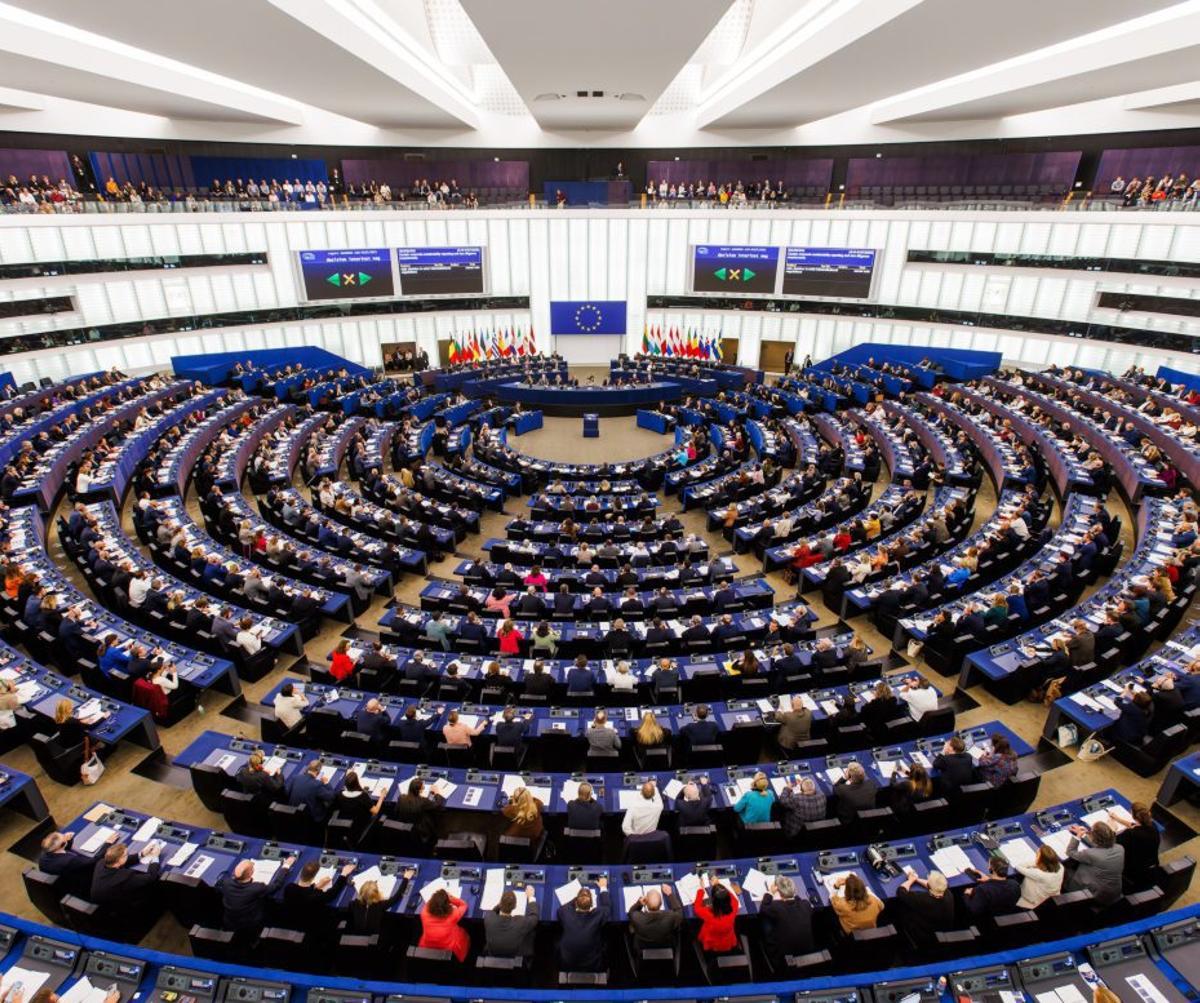 El Govern no avalarà altres llengües  a la UE fins a l’oficialitat del català