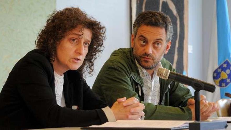 Goretti Sanmartín y Xulio Ferreiro, en la firma del convenio.