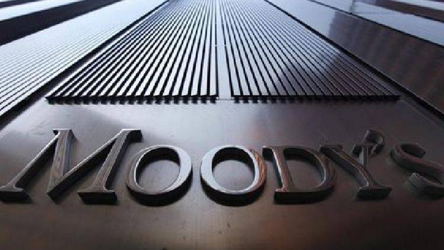 Moody&#039;s rebaja la nota de 15 grandes bancos