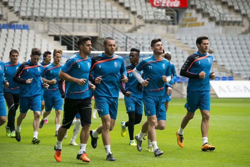 Foto oficial del Real Oviedo y entrenamiento en el Tartiere