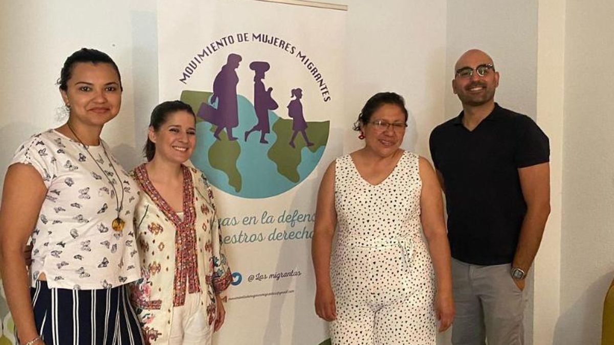 Visita de Rosiña y Calle a la nueva sede de la Asociación de Mujeres Migrantes, en Mérida.