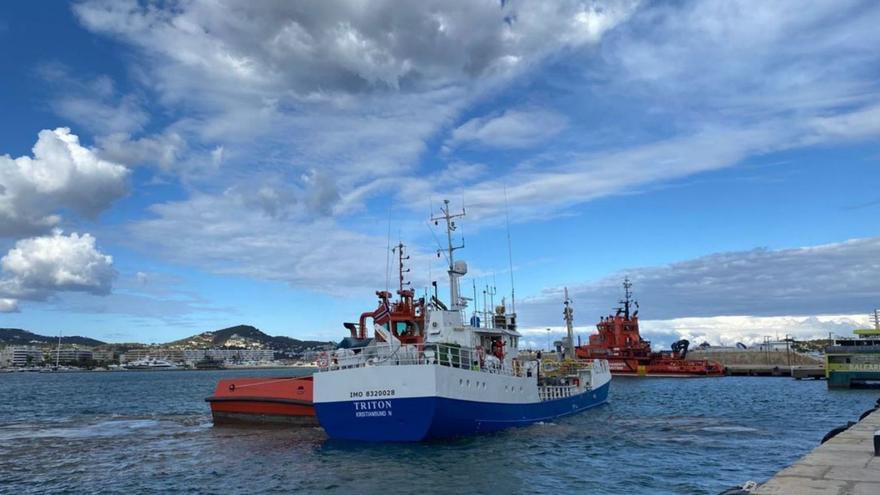 Remolcado hasta el puerto de Ibiza un pesquero noruego