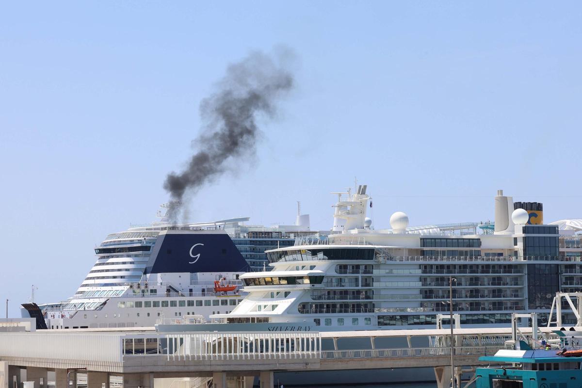 Tres cruceros coinciden en el puerto de Ibiza