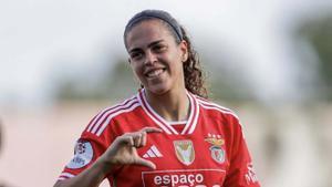 Andrea Falcón celebra un gol con el Benfica