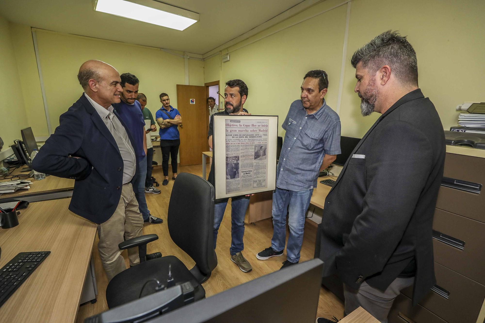 Visita Bragarnik dueño del Elche cf a la Redaccion de informacion en Elche