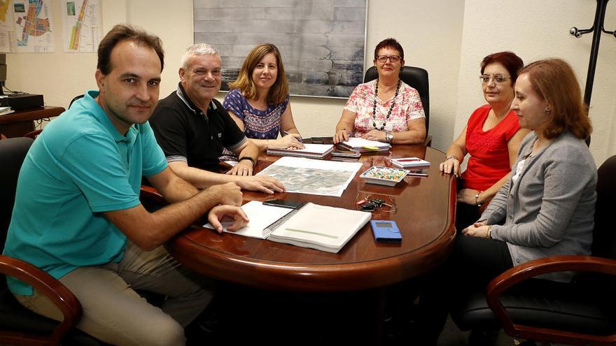 Reunión para estudiar el informe.