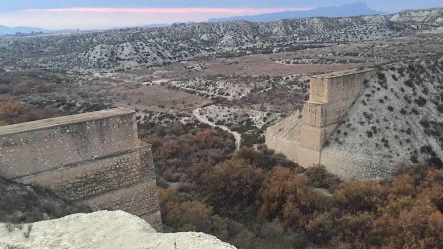 Tramo donde se situaban las vías y un puente del ferrocarril, también conocido como el &#039;Chicharra&#039;.