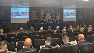El director adjunto operativo de la Policía, Ángel González, preside una reunión preparatoria del dispositivo de seguridad para la final de la Copa del Rey