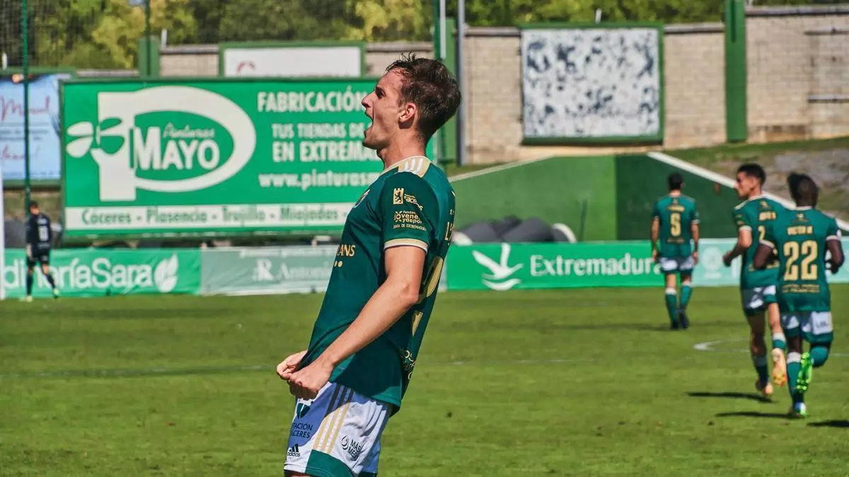 Tellechea vuelve al Cacereño tras marcar nueve goles en el ascenso del Real Unión