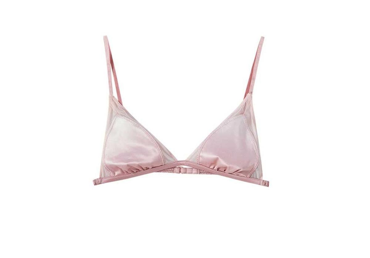 Sujetador rosa de satén de la colección Intimates de Pull&amp;Bear. (Precio: 17,99 euros)