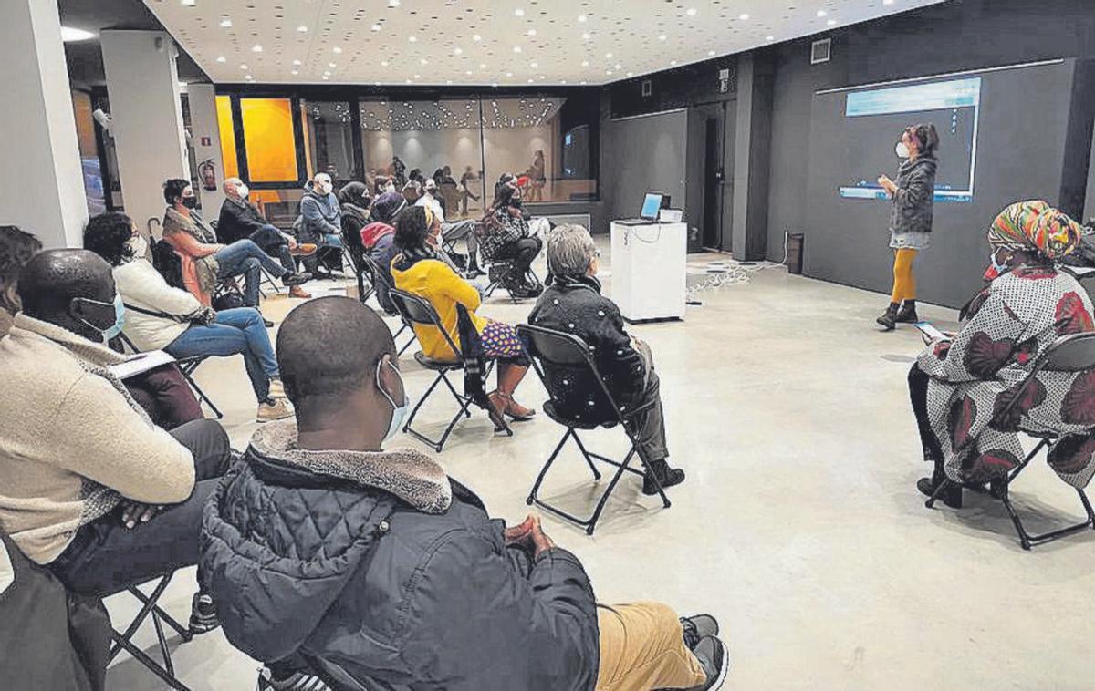 Celebració d’una conferència de la mutilació genital femenina. | DDG/ARXIU