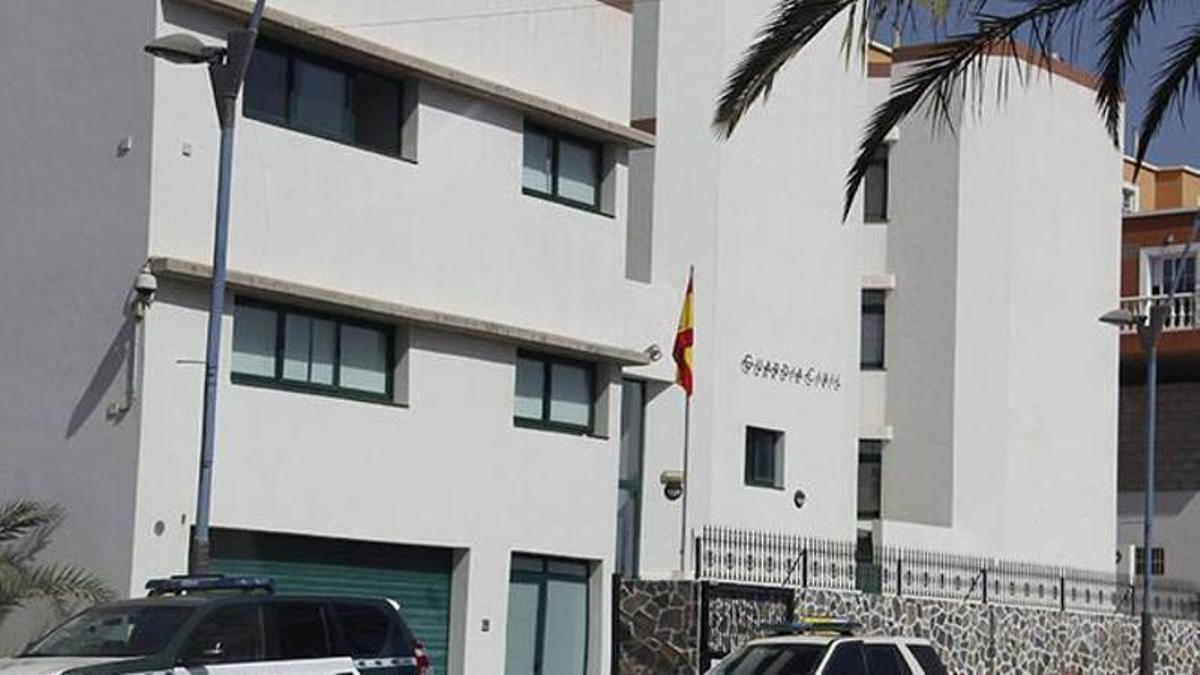 Imagen de la fachada del cuartel de la Guardia Civil en Gran Tarajal.