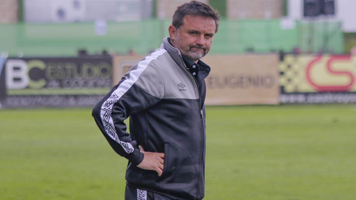 Julio Cobos, entrenador del Cacereño.