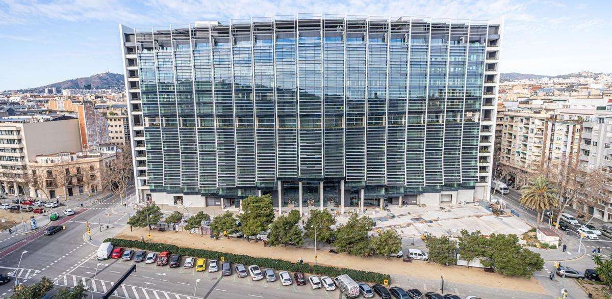 La Caixa compra l’edifici Estel als fons Bain Capital i Freo