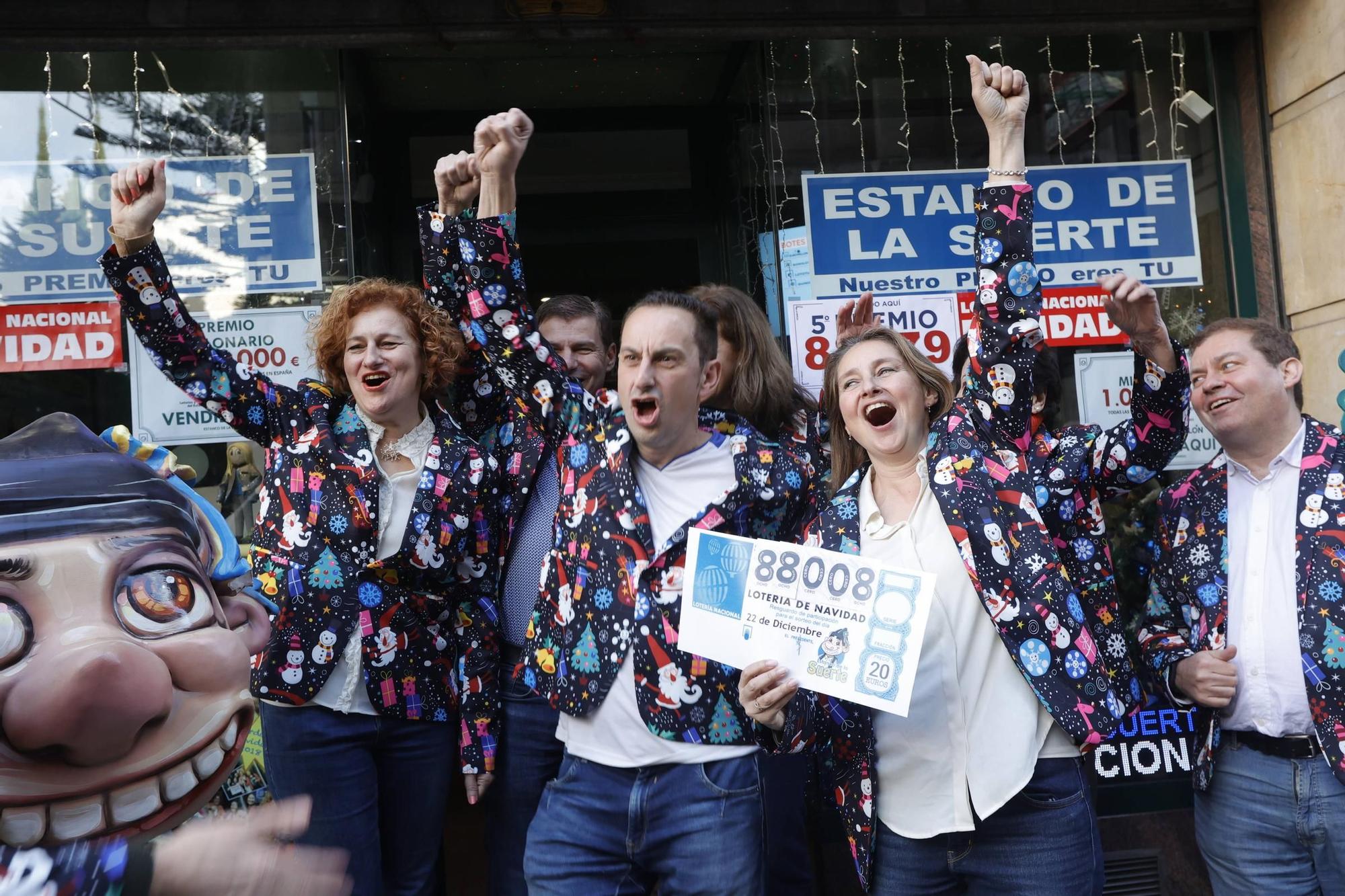 EN IMÁGENES: Asturias celebra una jornada de Lotería de Navidad con más de 4 millones en premios muy repartidos