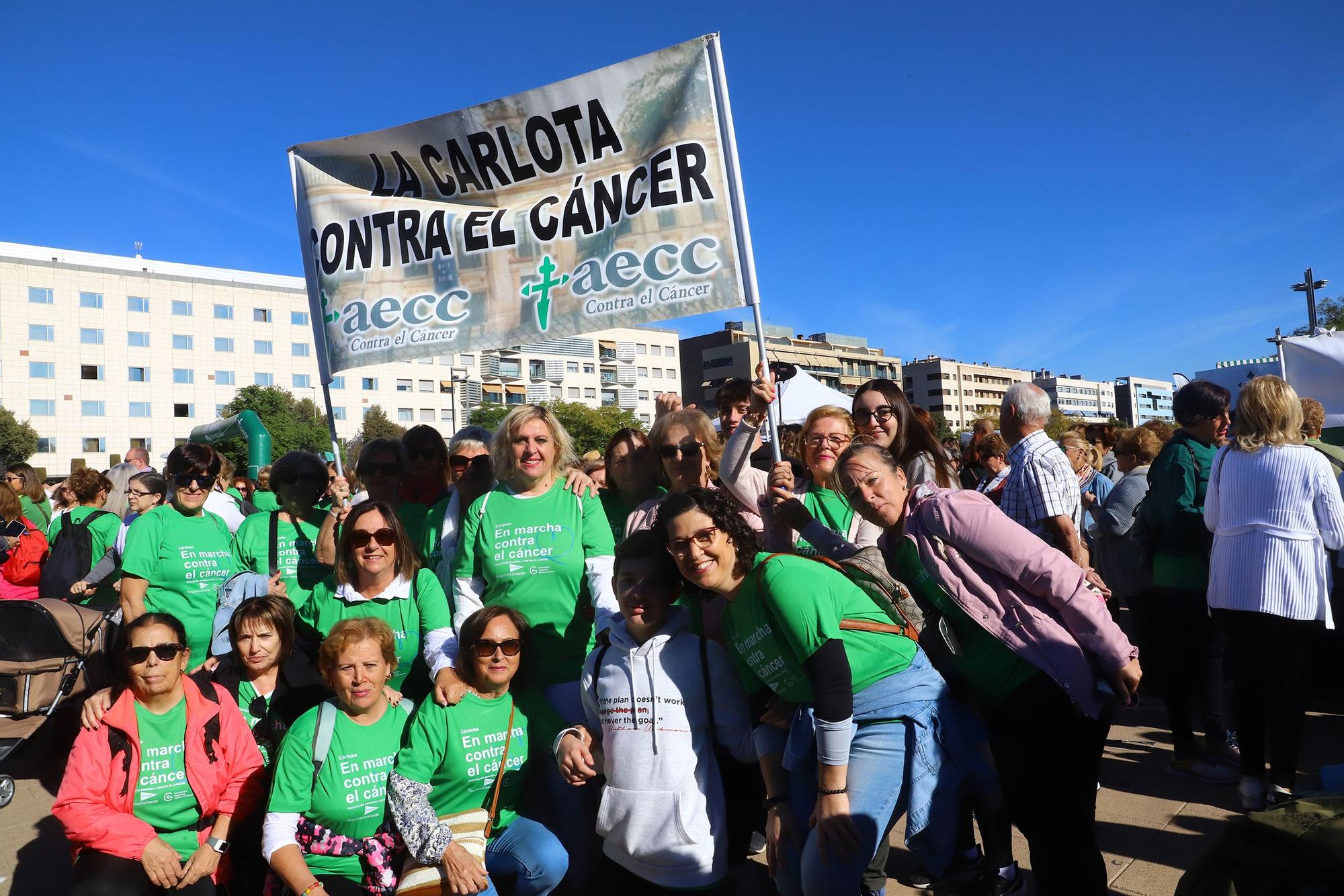 La Asociación Española contra el Cáncer convierte el Vial en una gran marea verde