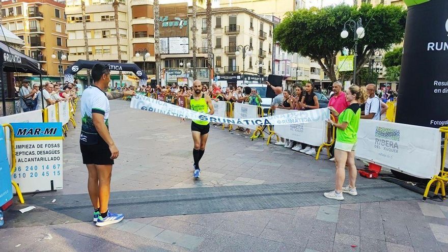 Más de 600 atletas participan esta tarde en la Volta a Peu de Alzira