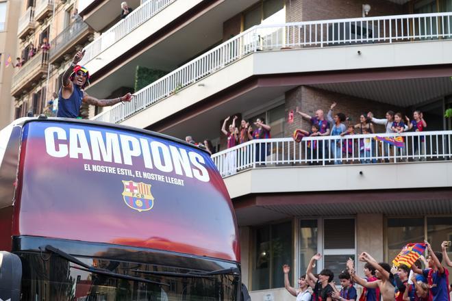 ¡De locos! Las mejores imágenes de una ciudad entregada al Barça