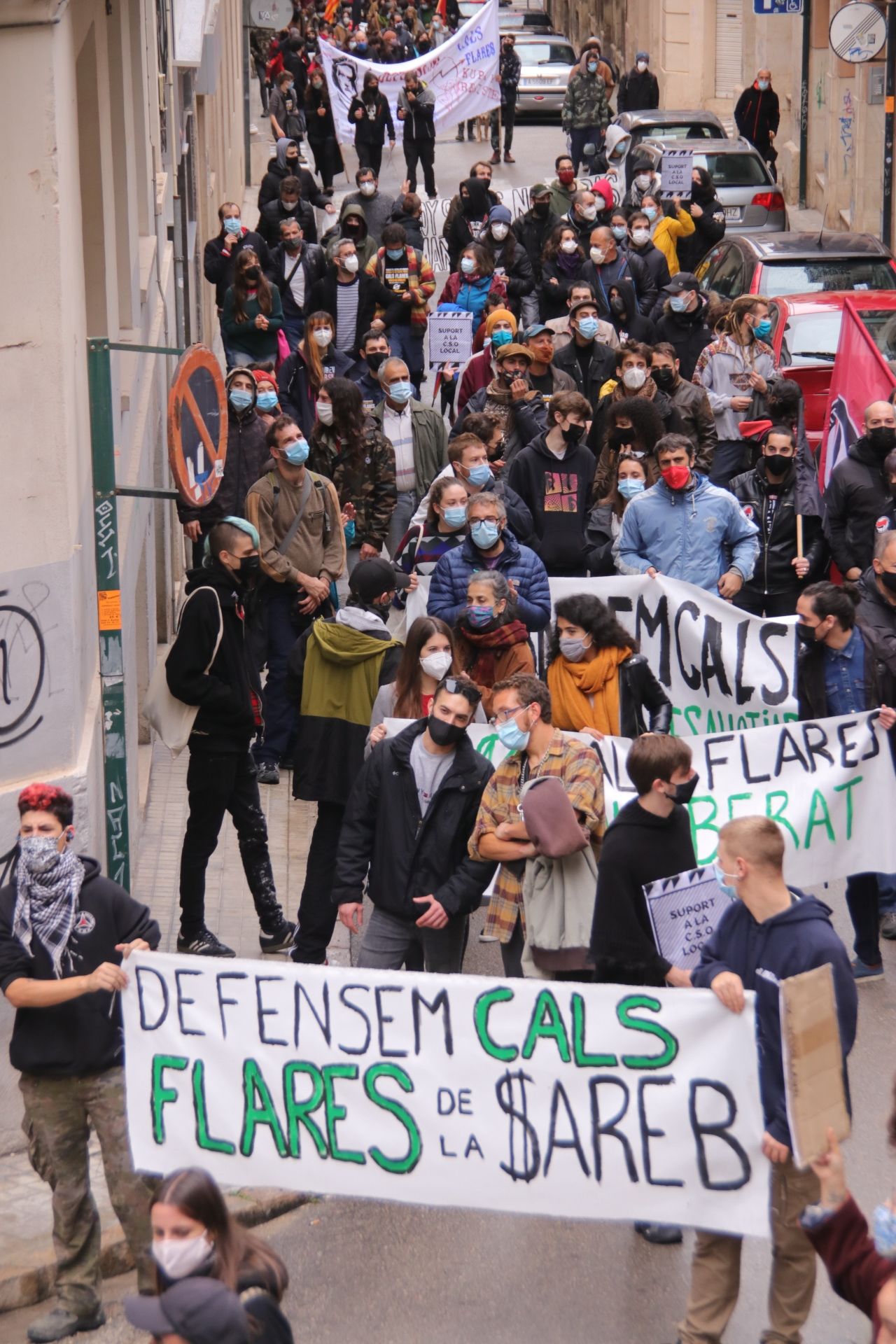 Varios centenares de personas se manifiestan por el centro social Cals Flares de Alcoy