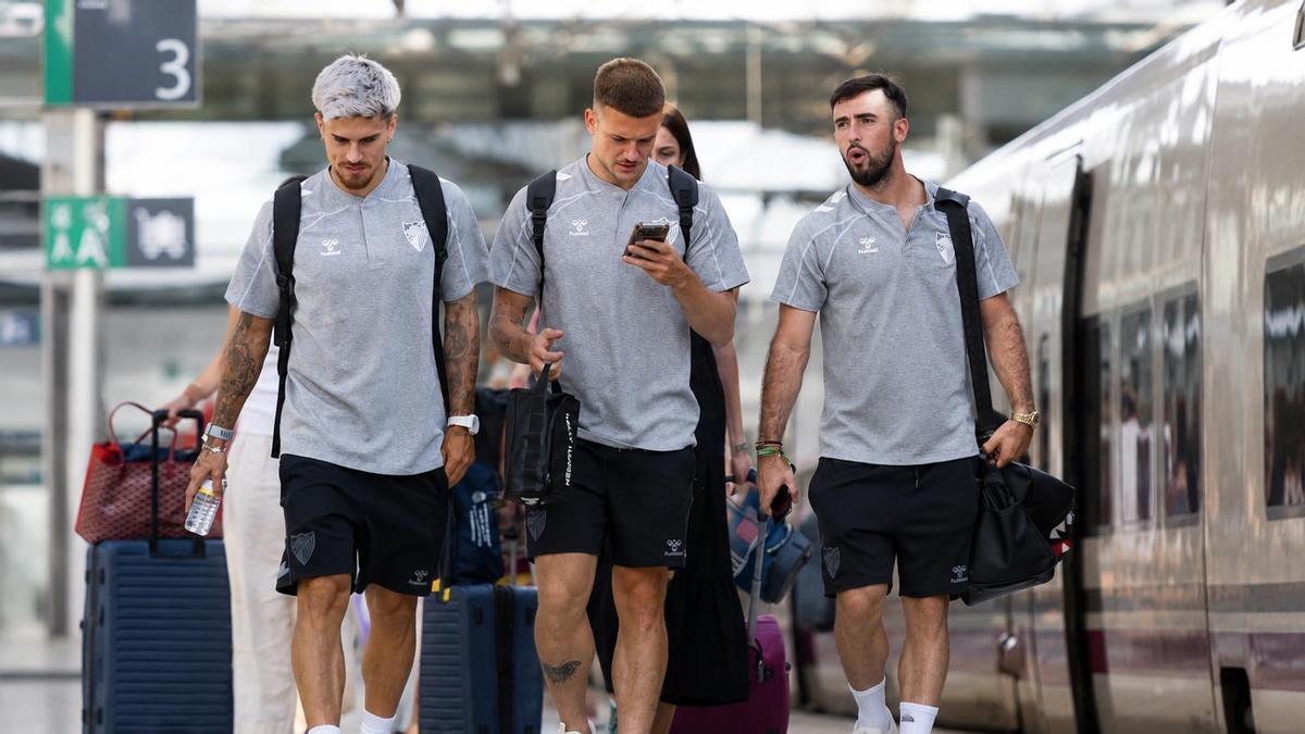 Juan Cruz, Rafa Rodríguez y Carlos Puga, en el viaje a Madrid para jugar en el Metropolitano.