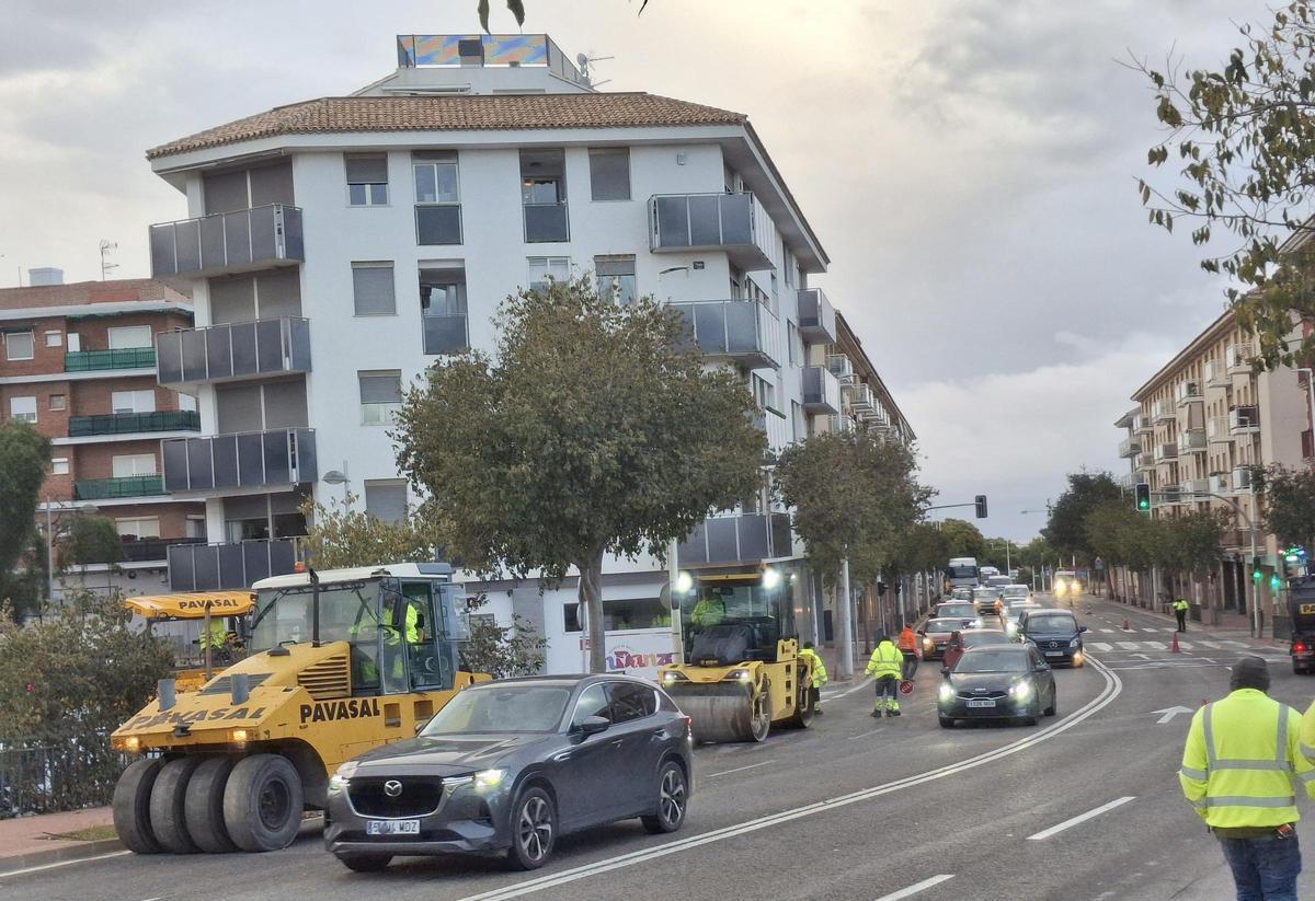 Los trabajos de reasfaltado se están realizando sin cerrar totalmente el vial